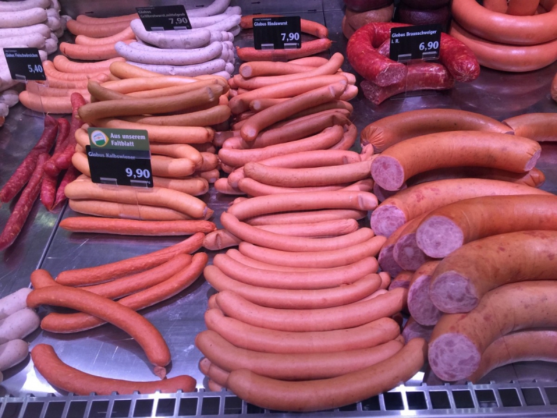 charcuterie-COLOMARS-min_sausages_meat_butchery-1069321